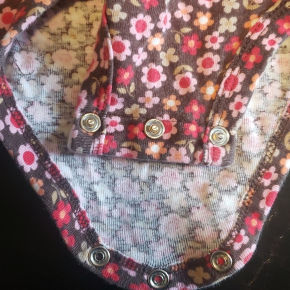 Carter's onezie - Picture 3 of 4